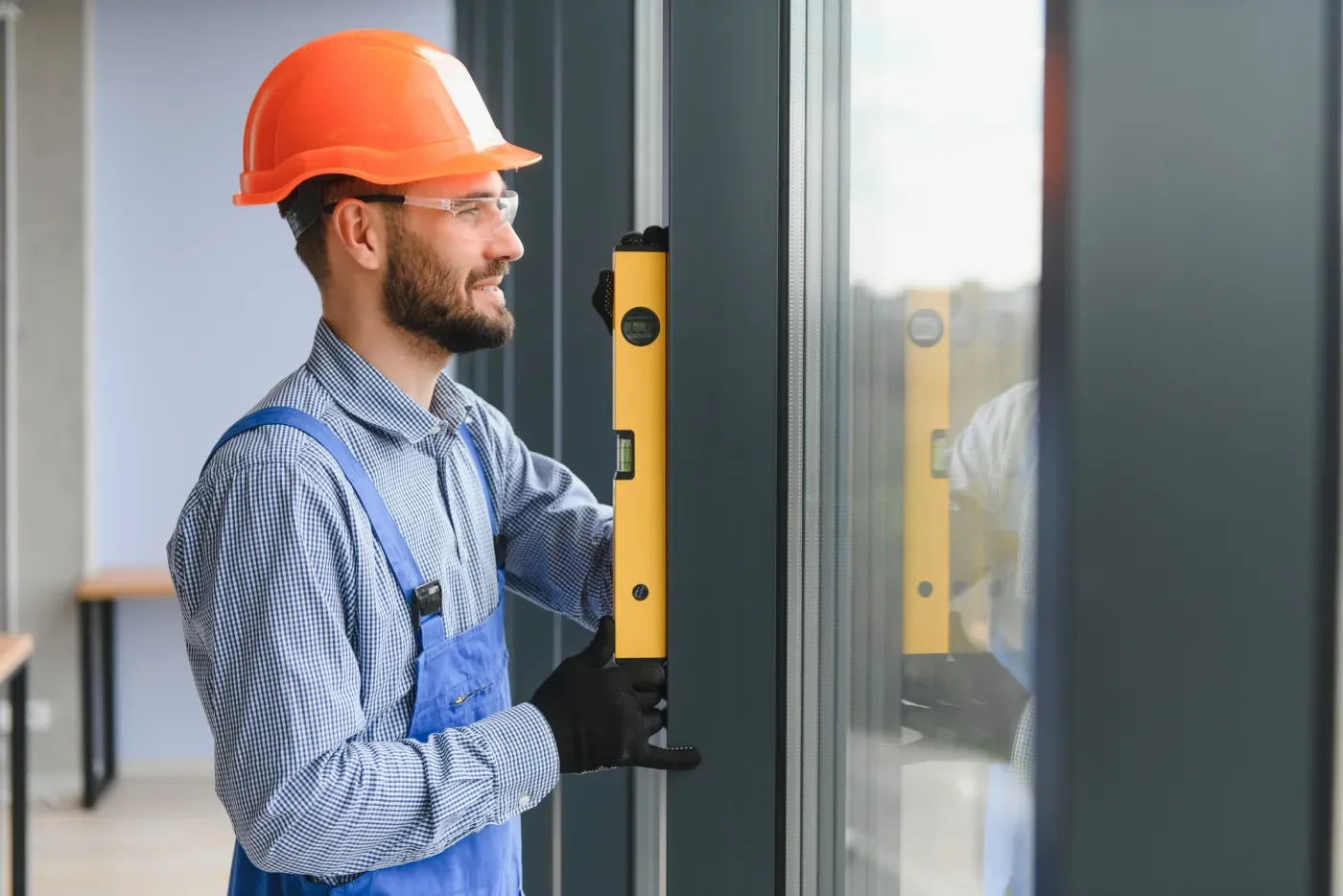 Serrure multipoints sur une porte d'immeuble francilien